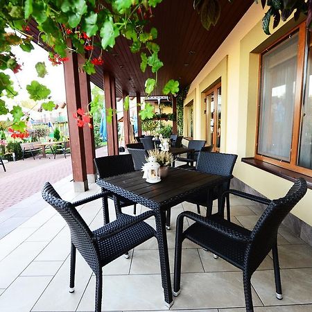 Hotel Daglezja Nad Jeziorem Kornickim Курнік Екстер'єр фото