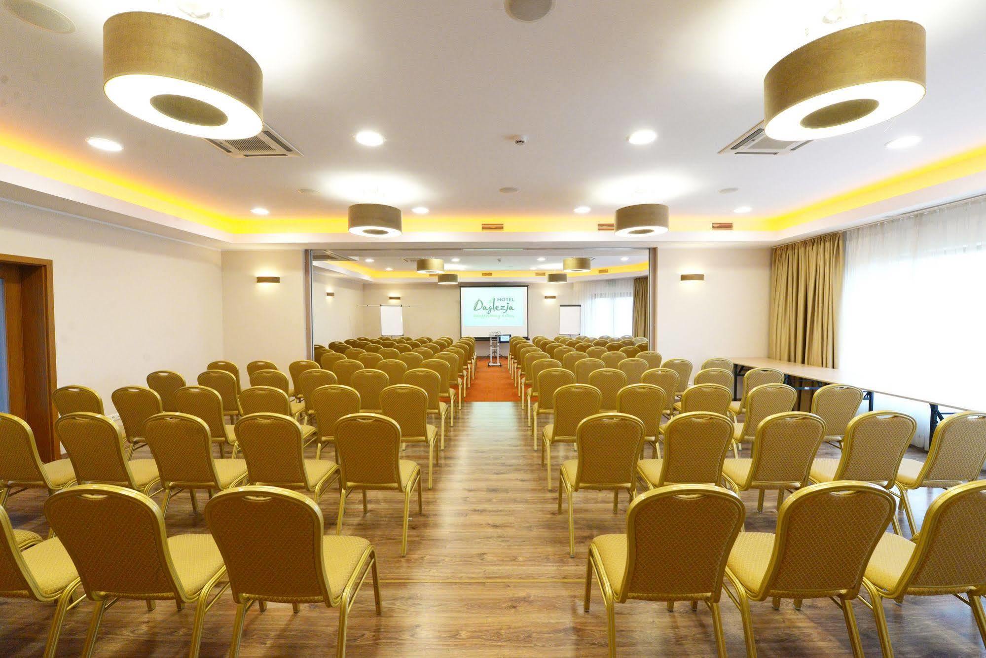 Hotel Daglezja Nad Jeziorem Kornickim Курнік Екстер'єр фото