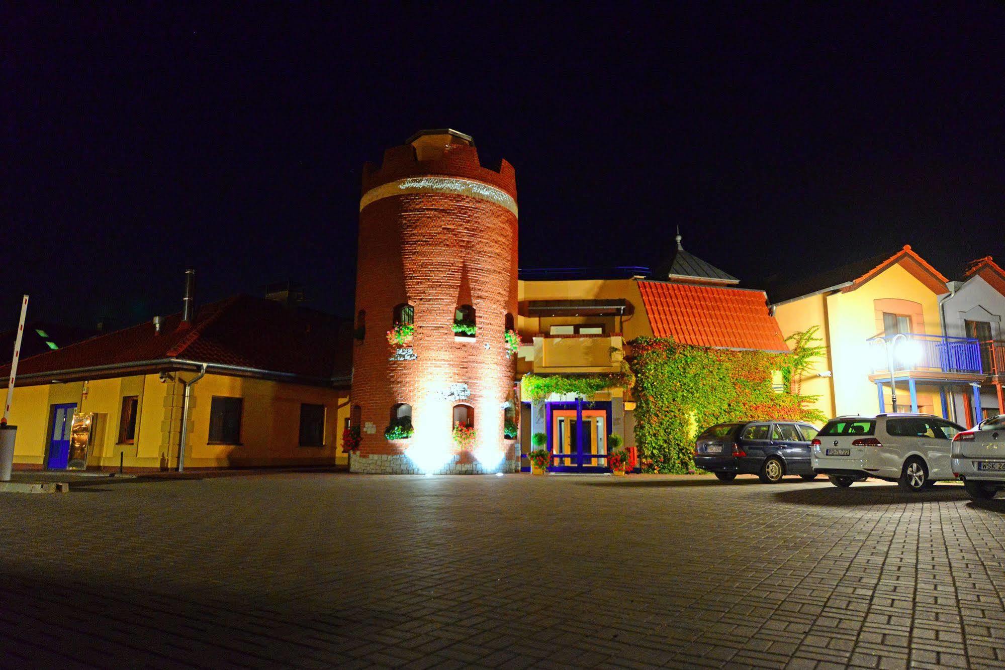 Hotel Daglezja Nad Jeziorem Kornickim Курнік Екстер'єр фото