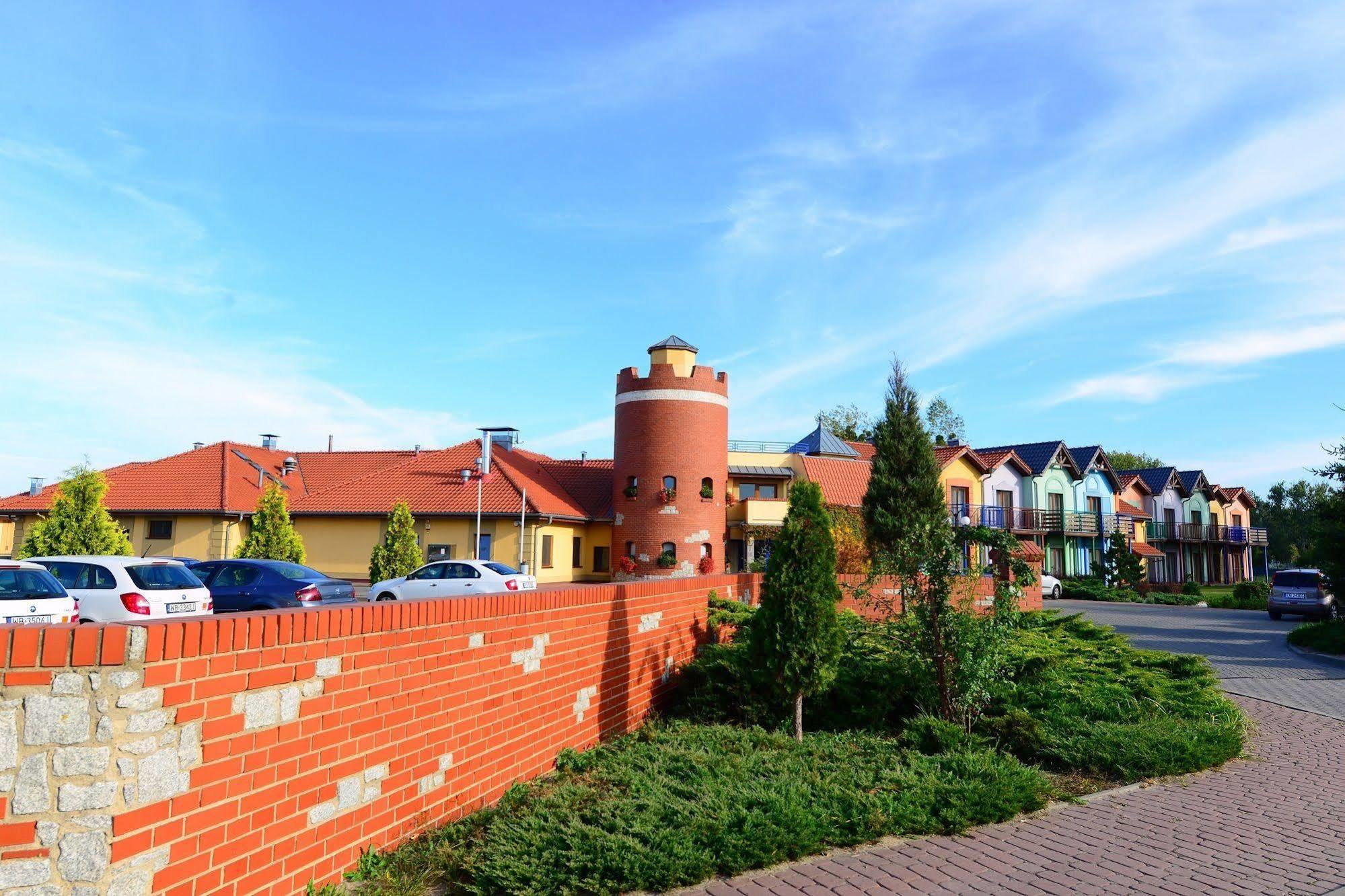 Hotel Daglezja Nad Jeziorem Kornickim Курнік Екстер'єр фото
